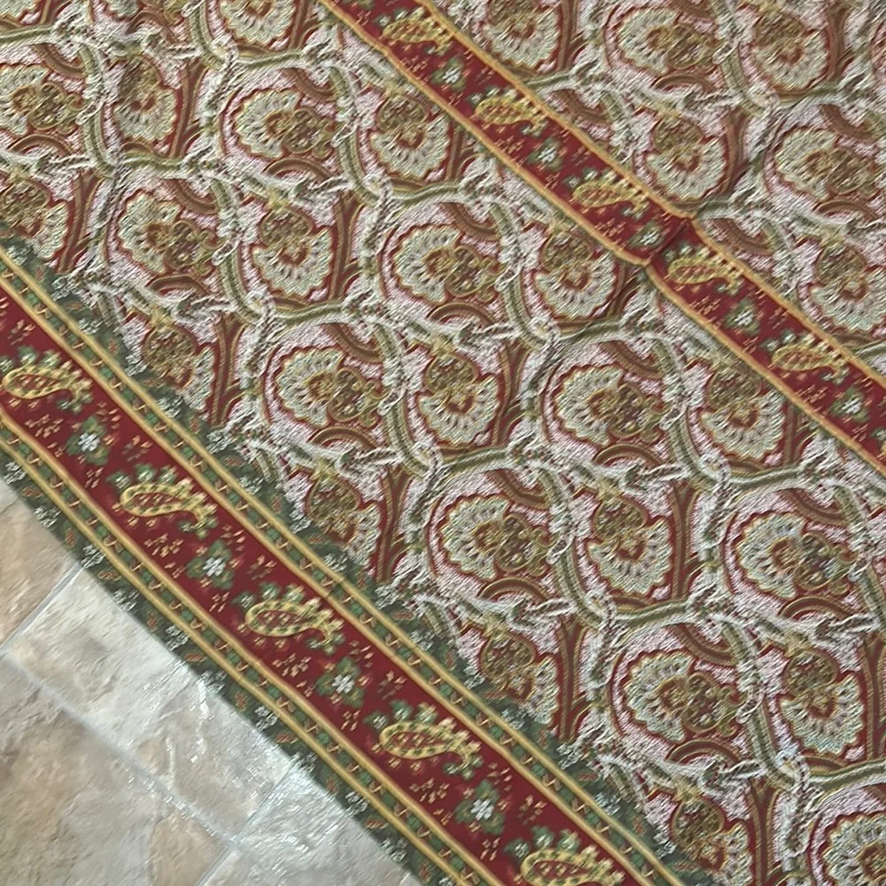 Williams Sonoma 100% cotton beautiful Elegant Paisley Patterned tablecloth